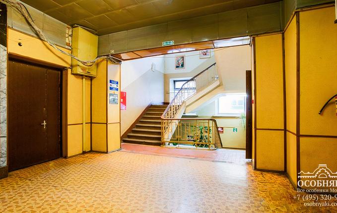 в Милютинском переулке, 18А, площадь 3300 м