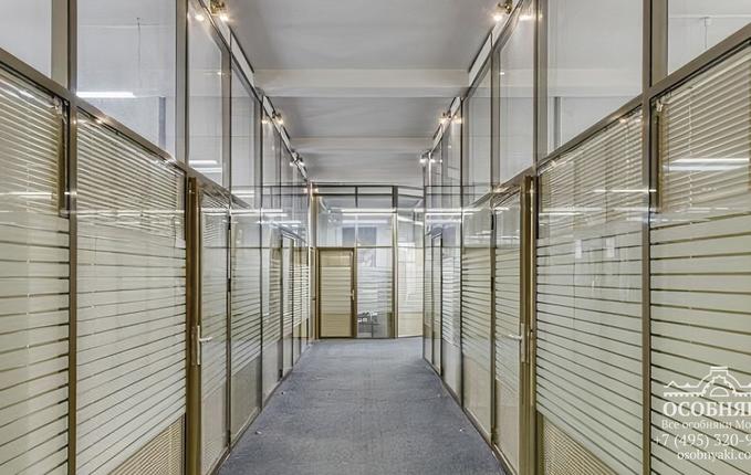 в Рыбниковом переулке, 8, площадь 1570 м