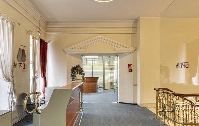 в Рыбниковом переулке, 8, площадь 1570 м