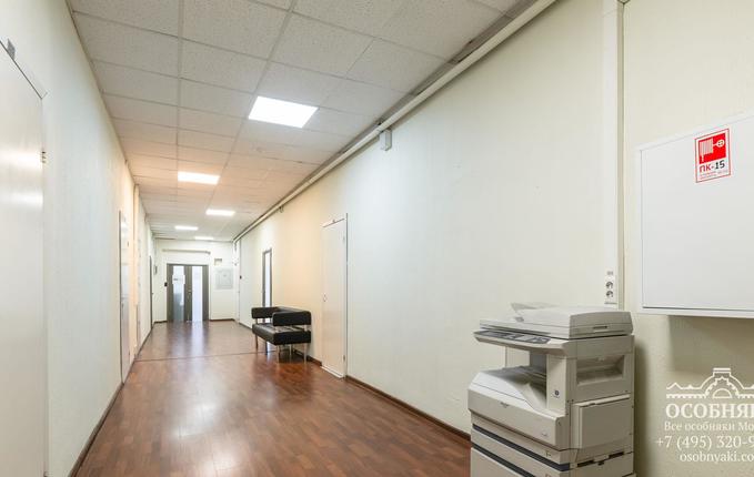 на Баррикадной улице, 8, площадь 4970 м