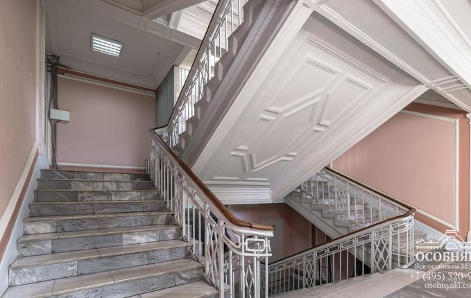 на Баррикадной улице, 8, площадь 4970 м