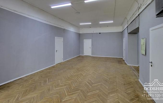 в Милютинском переулке, 18А, площадь 3300 м