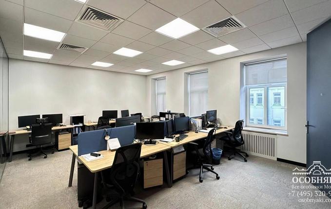 на Пятницкой улице, 54, площадь 966 м