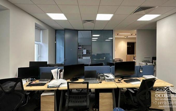 на Пятницкой улице, 54, площадь 966 м