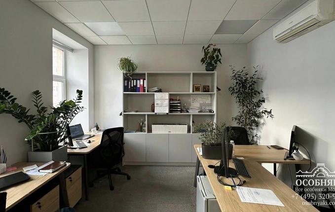 на Пятницкой улице, 54, площадь 966 м