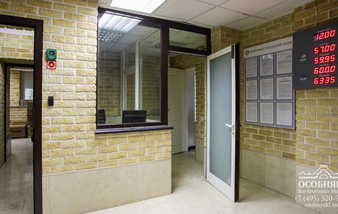 в Петровском переулке, 10, площадь 1730 м