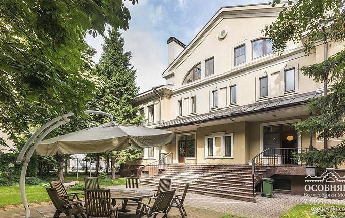 на Большой Татарской, 30, площадь 1040 м