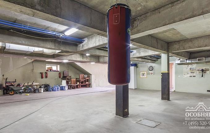 на Большой Татарской, 30, площадь 1040 м