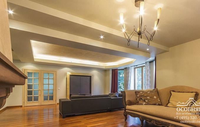 на Большой Татарской, 30, площадь 1040 м