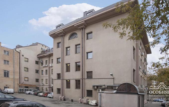 на улице Раевского, 4, площадь 8143 м