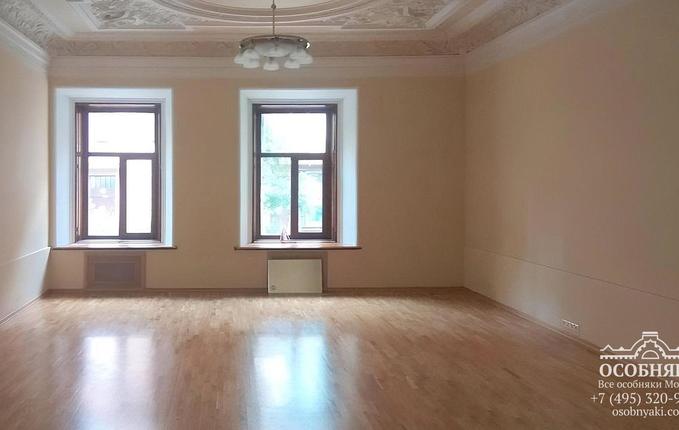 в Большом Харитоньевском переулке, 10/1, площадь 1818 м