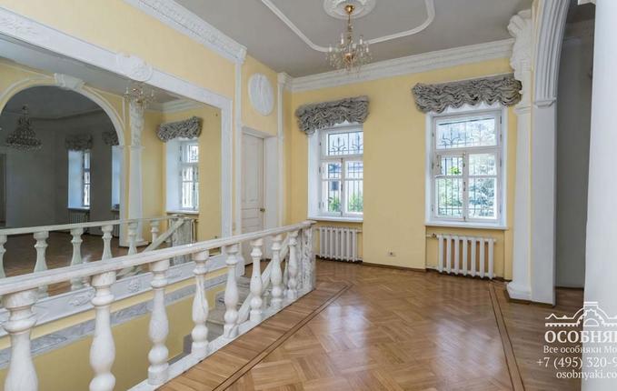 в Коробейниковом переулке, 22с2, площадь 245 м