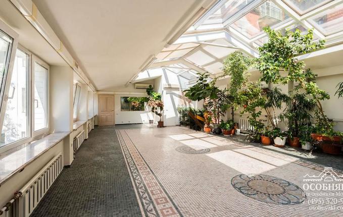 в Коробейниковом переулке, 22с2, площадь 245 м