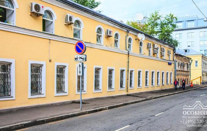 в Малом Татарском переулке, 4, площадь 827 м