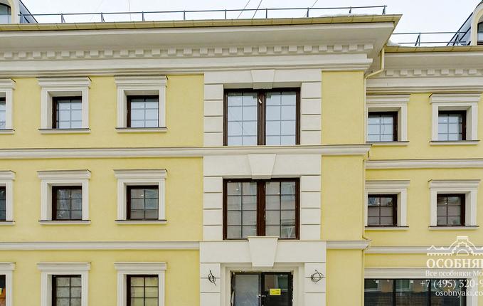 в Воротниковском переулке, 8, площадь 645 м