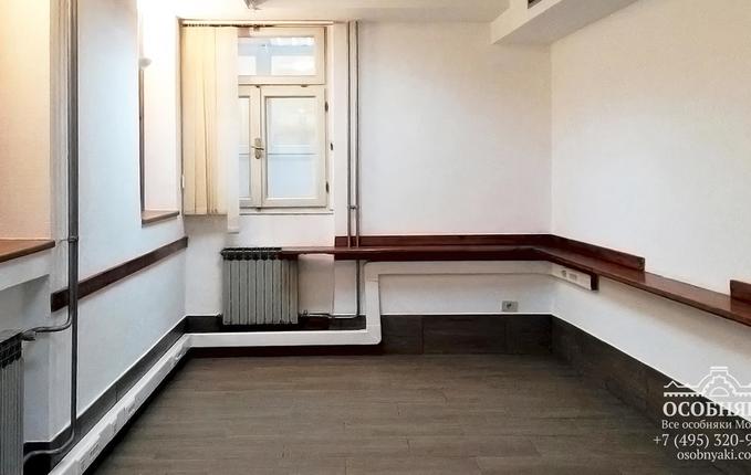 в Большом Сухаревском переулке, 5, площадь 900 м