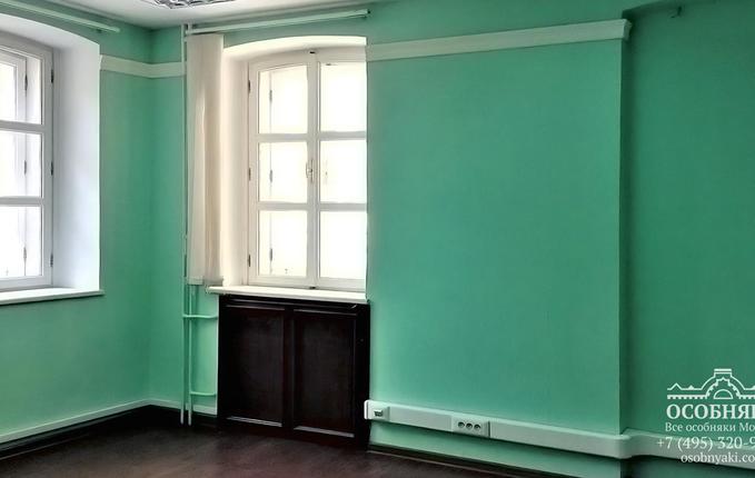 в Большом Сухаревском переулке, 5, площадь 900 м