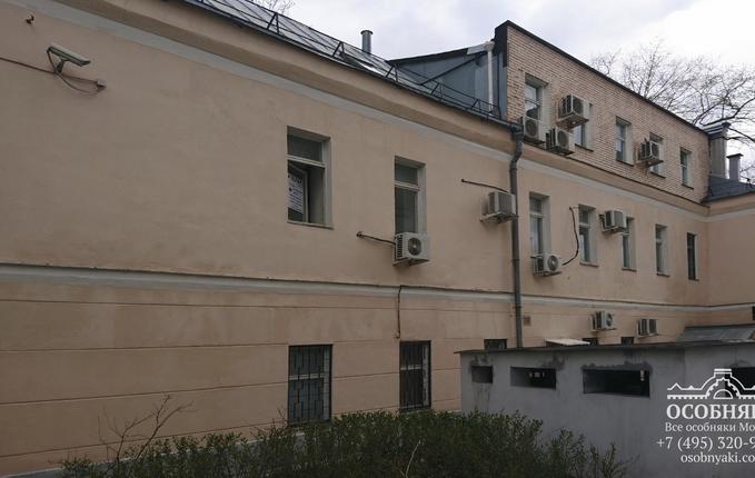 в Среднем Овчинниковском переулке, 3, площадь 796 м