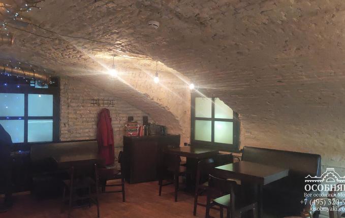 в Среднем Овчинниковском переулке, 3, площадь 796 м