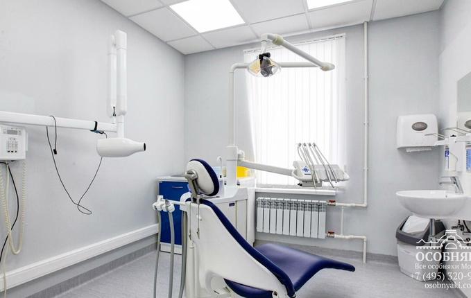 в 1-м Смоленском переулке, 7, площадь 2200 м