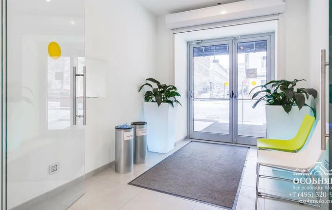 в 1-м Смоленском переулке, 7, площадь 2200 м