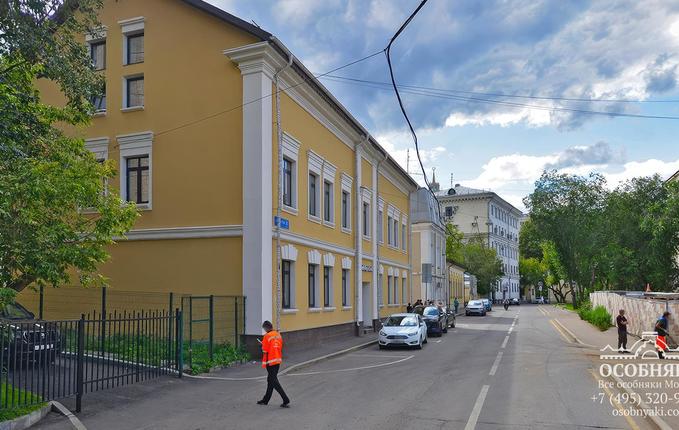 в 1-м Хвостовом переулке, 11, площадь 1000 м