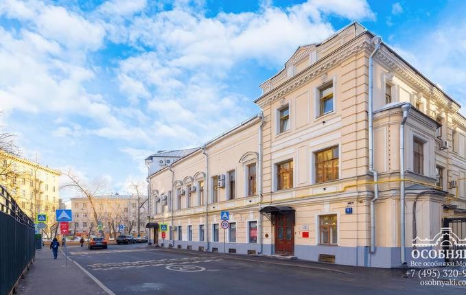 в Малом Кисловском переулке, 9, площадь 1452 м