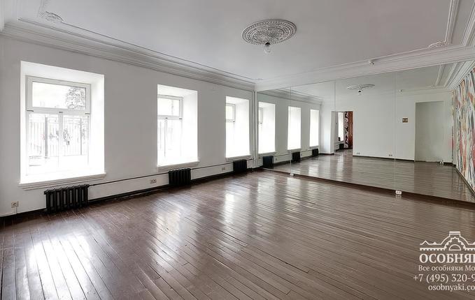 в Малом Кисловском переулке, 9, площадь 1452 м