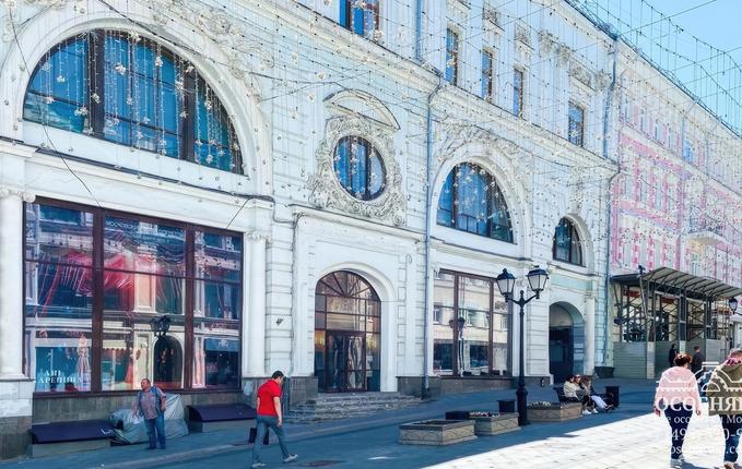 на улице Кузнецкий мост, 4, площадь 1703 м