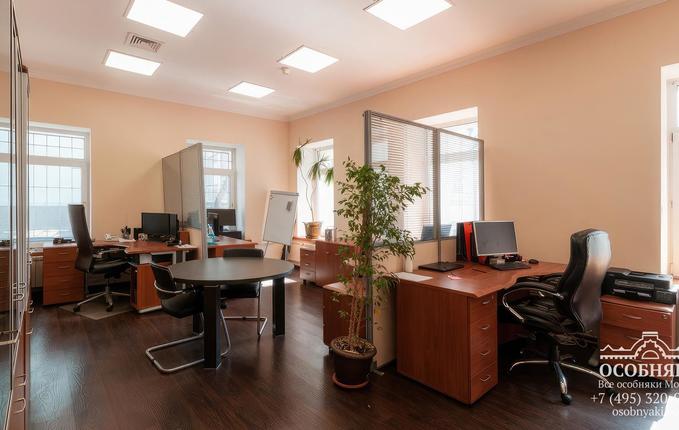 на улице Кузнецкий мост, 4, площадь 1703 м