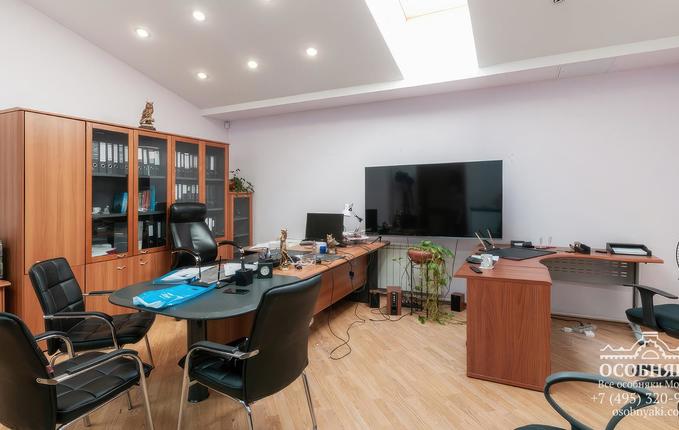 на улице Кузнецкий мост, 4, площадь 1703 м