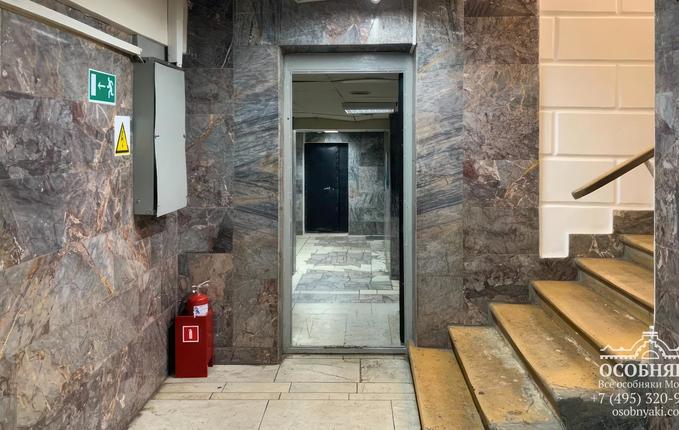 в Большом Сухаревском переулке, 17с2, площадь 825 м