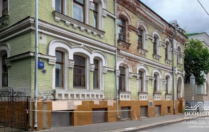 в Большом Предтеченском переулке, 10, площадь 777 м