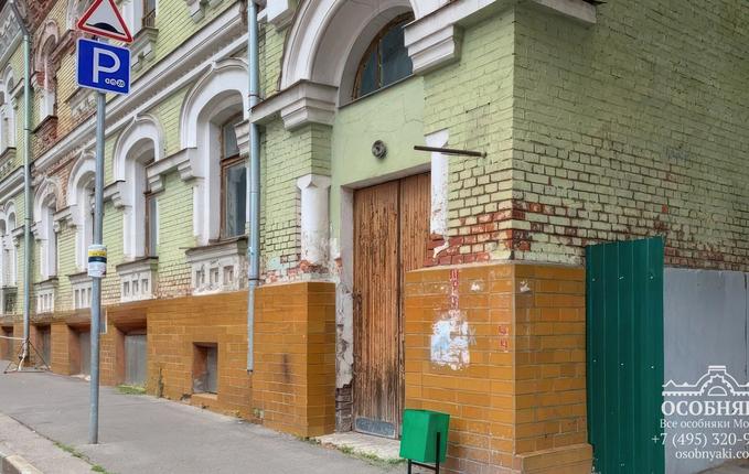 в Большом Предтеченском переулке, 10, площадь 777 м