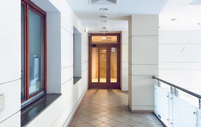 в Тихвинском переулке, 11, площадь 5036 м