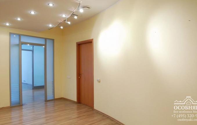 в Тихвинском переулке, 11, площадь 5036 м