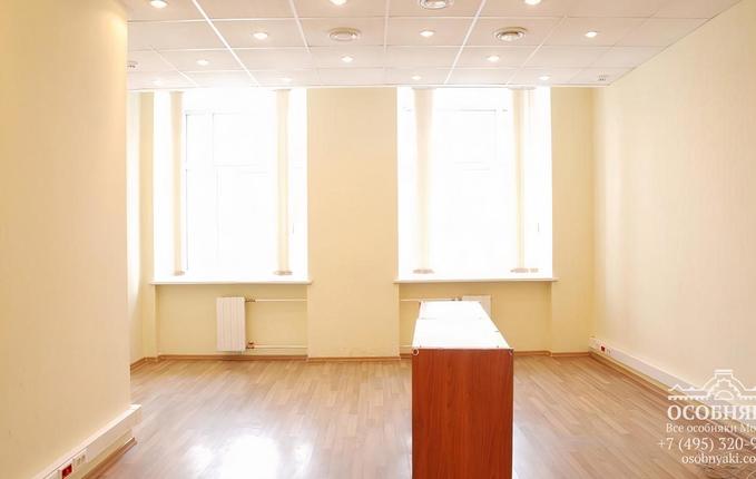 в Тихвинском переулке, 11, площадь 5036 м