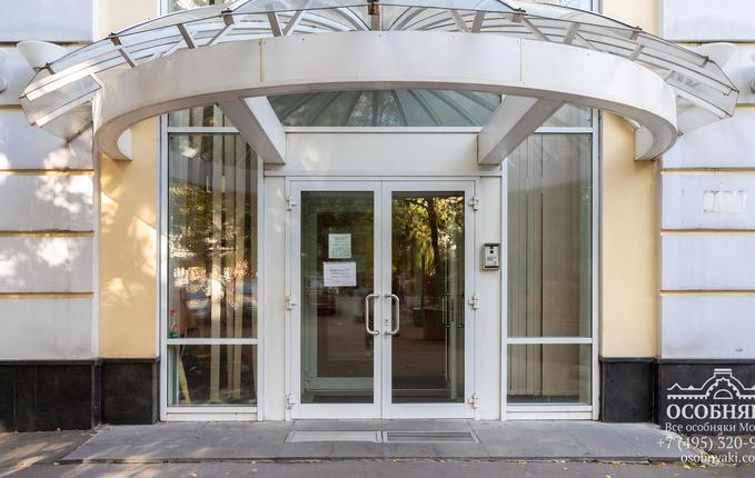 в Тихвинском переулке, 11, площадь 5036 м