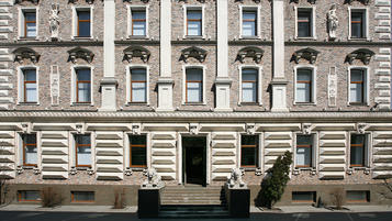 Mansion at Akademik Tupolev Naberezhnaya 15