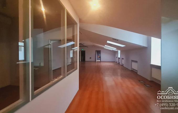 в Кривоарбатском переулке, 13, площадь 514 м