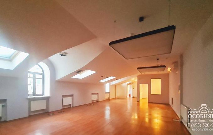 в Кривоарбатском переулке, 13, площадь 514 м