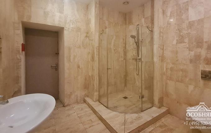 в Кривоарбатском переулке, 13, площадь 514 м