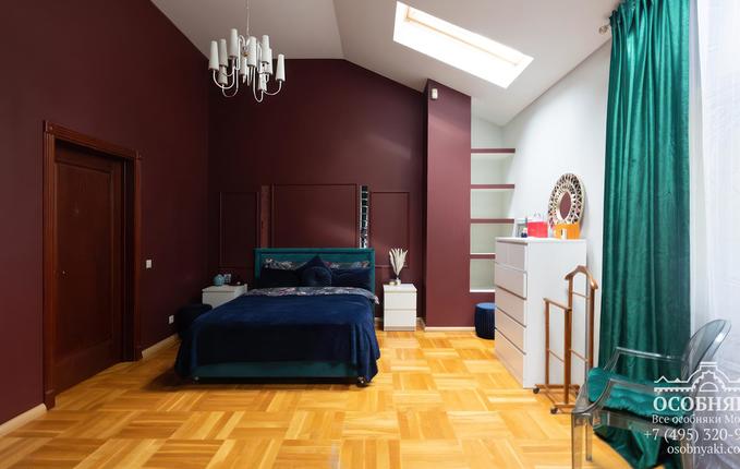 на улице Сурикова, 12, площадь 560 м