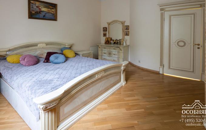 на улице Сурикова, 12, площадь 560 м