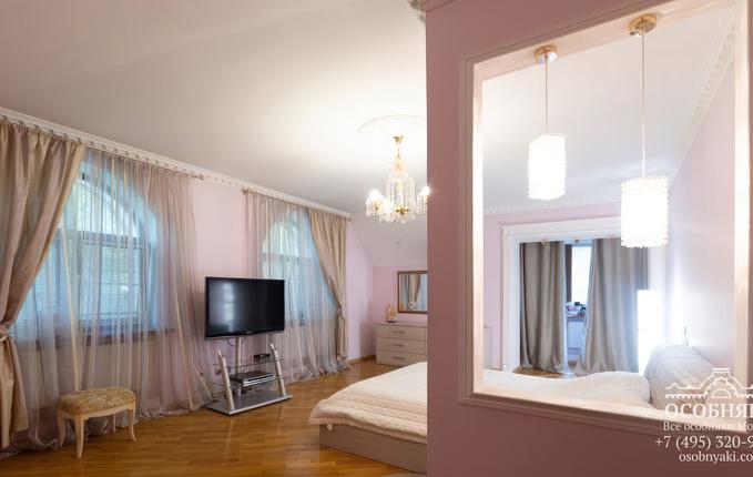 на улице Сурикова, 12, площадь 560 м