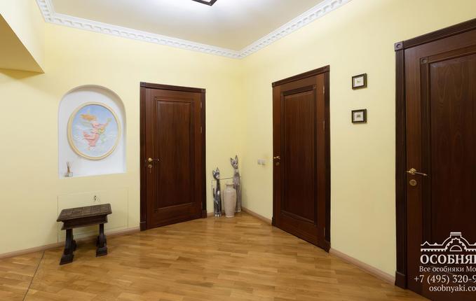 на улице Сурикова, 12, площадь 560 м