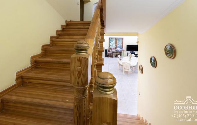 на улице Сурикова, 12, площадь 560 м