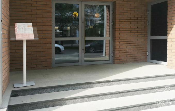 на Ладожской улице, 11/6, площадь 1860 м