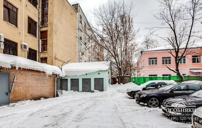 в 6-м Монетчиковском переулке, 8, площадь 1312 м