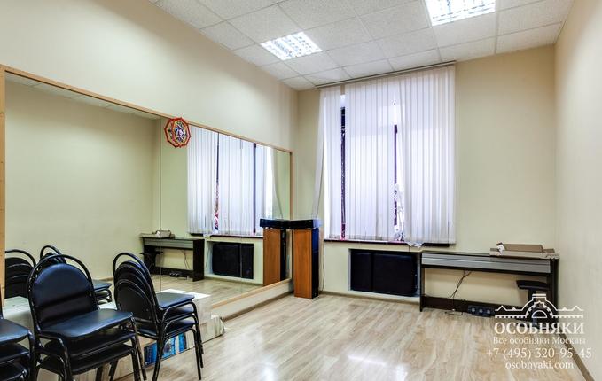 в 6-м Монетчиковском переулке, 8, площадь 1312 м